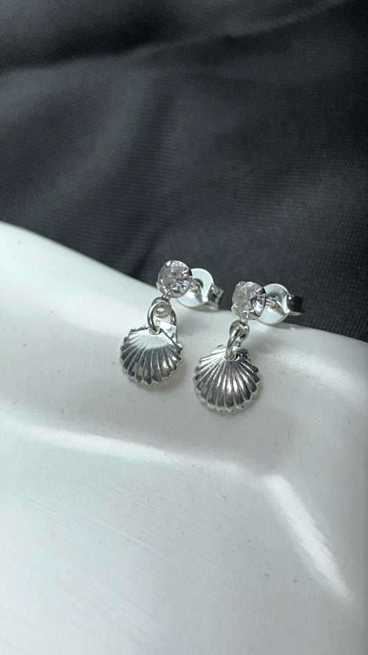 Brinco Concha com Ponto de Luz