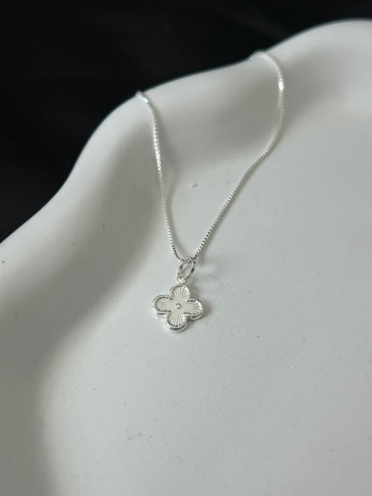 Colar Trevo em Prata